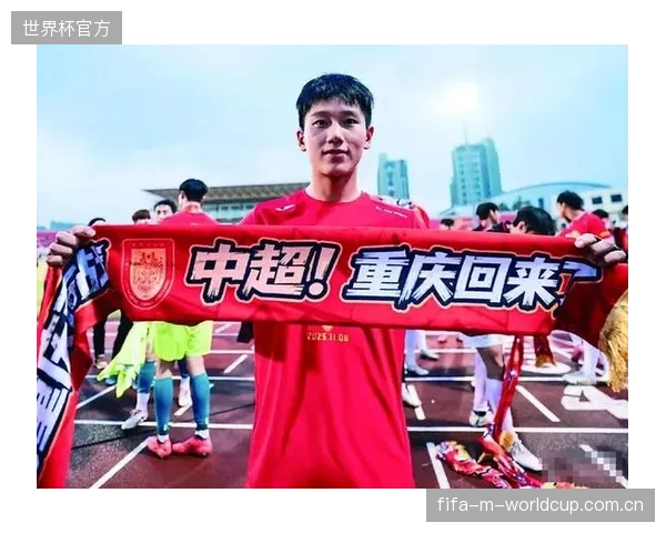升班马重庆铜梁龙表现惊艳，半程高居积分榜次席，展现出强大的整体战术执行力。